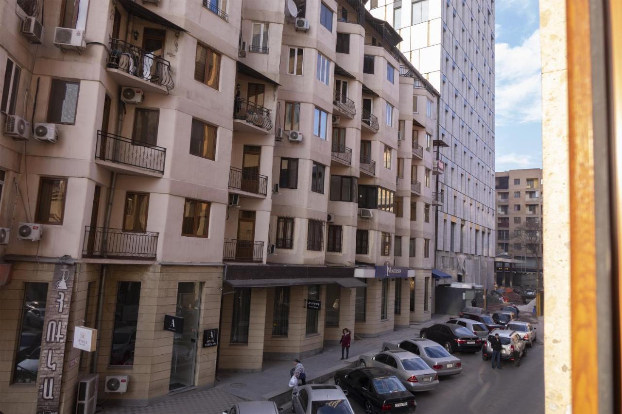 Midcity Hostel Erivan Exterior foto